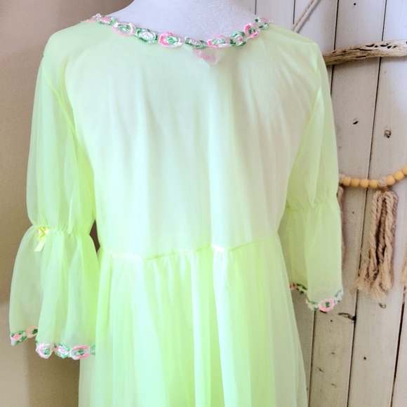 50's FEMININE DRESSING GOWN FLORAL LEMON LIME YELLOW - Picture 13 of 14
